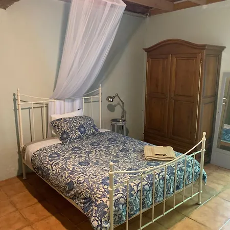 Iris Meadow Apartman *